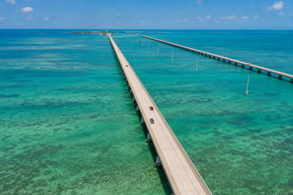 La route panoramique de l’Overseas Highway reliant les îles des Keys