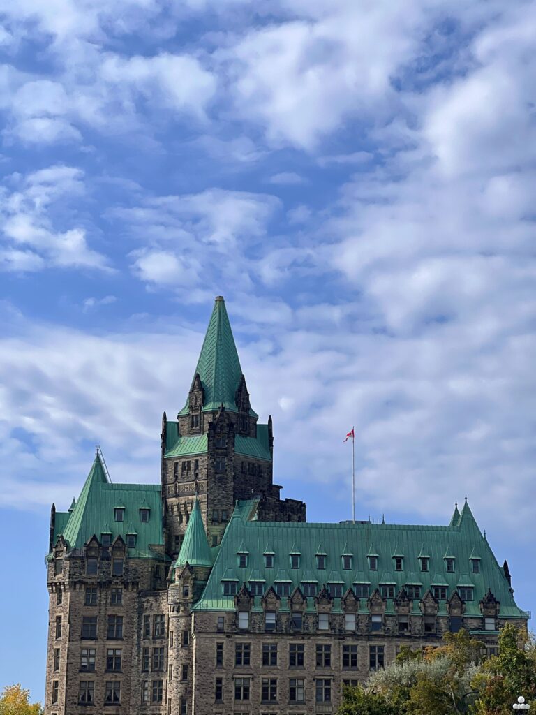Lire la suite à propos de l’article Ottawa, Capitale Canadienne : Un Voyage à Travers le Temps