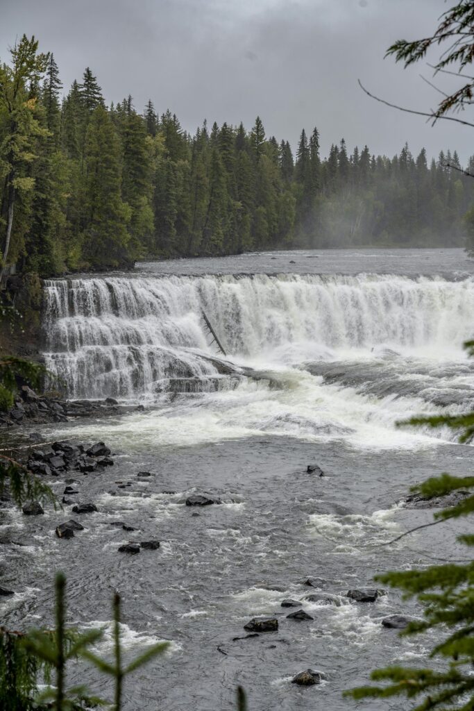 8 plus belles chutes d'eau au canada